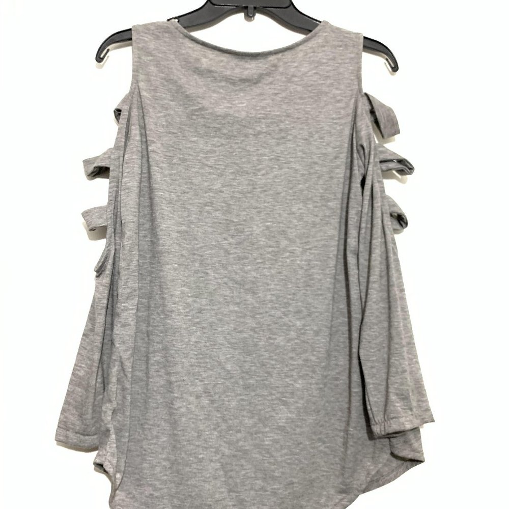 grey t-shirt shoulder stripe size S